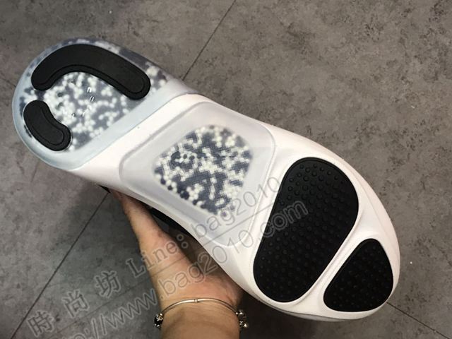 Nike男鞋 耐克全新科技顆粒緩震跑鞋 男女同款  hdx13224